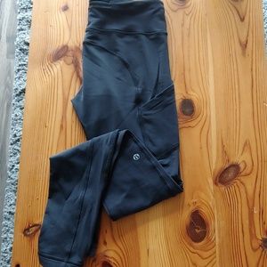 Lululemon leggings with side pockets - sz. 6
